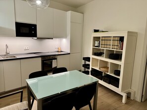 Køleskab, mikrobølgeovn, ovn, opvaskemaskine