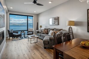 Una Smart TV, una chimenea