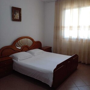 3 室のベッドルーム、アイロン / アイロン台、WiFi (無料)、ベッドシーツ