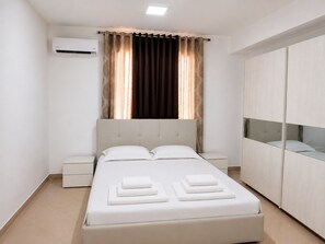 3 bedrooms, desk, iron/ironing board, free WiFi - Saranda 55  in Saranda, Albania. 10 min by Walking to City Center and Beach (Sarandë)
