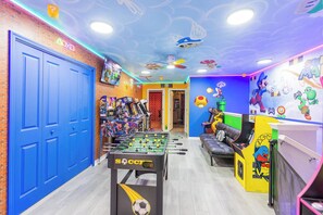 Games room - Gorgeous in resort themed property with Pool & Game Room (Davenport)