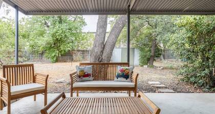 Cozy Retro Casita near everything in New Braunfels
