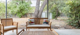 Cozy Retro Casita near everything in New Braunfels