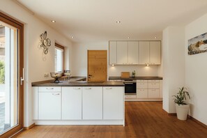 Microondas, horno, parrilla de estufa y lavavajillas 