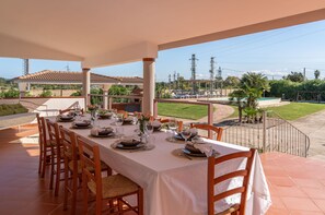 Outdoor dining