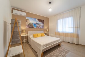4 bedrooms, iron/ironing board, travel cot, free WiFi