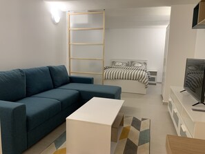 1 soverom, skrivebord, strykejern/-brett og wi-fi (inkludert)