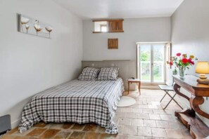 5 chambres, fer et planche à repasser, lit parapluie, Wi-Fi gratuit