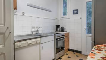 Réfrigérateur, micro-ondes, four, lave-vaisselle