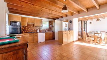 Réfrigérateur, micro-ondes, four, lave-vaisselle