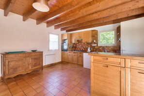 Réfrigérateur, micro-ondes, four, lave-vaisselle