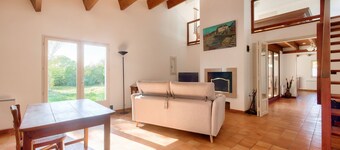 Large house for 7 400m from the beach