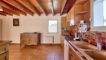 Réfrigérateur, micro-ondes, four, lave-vaisselle