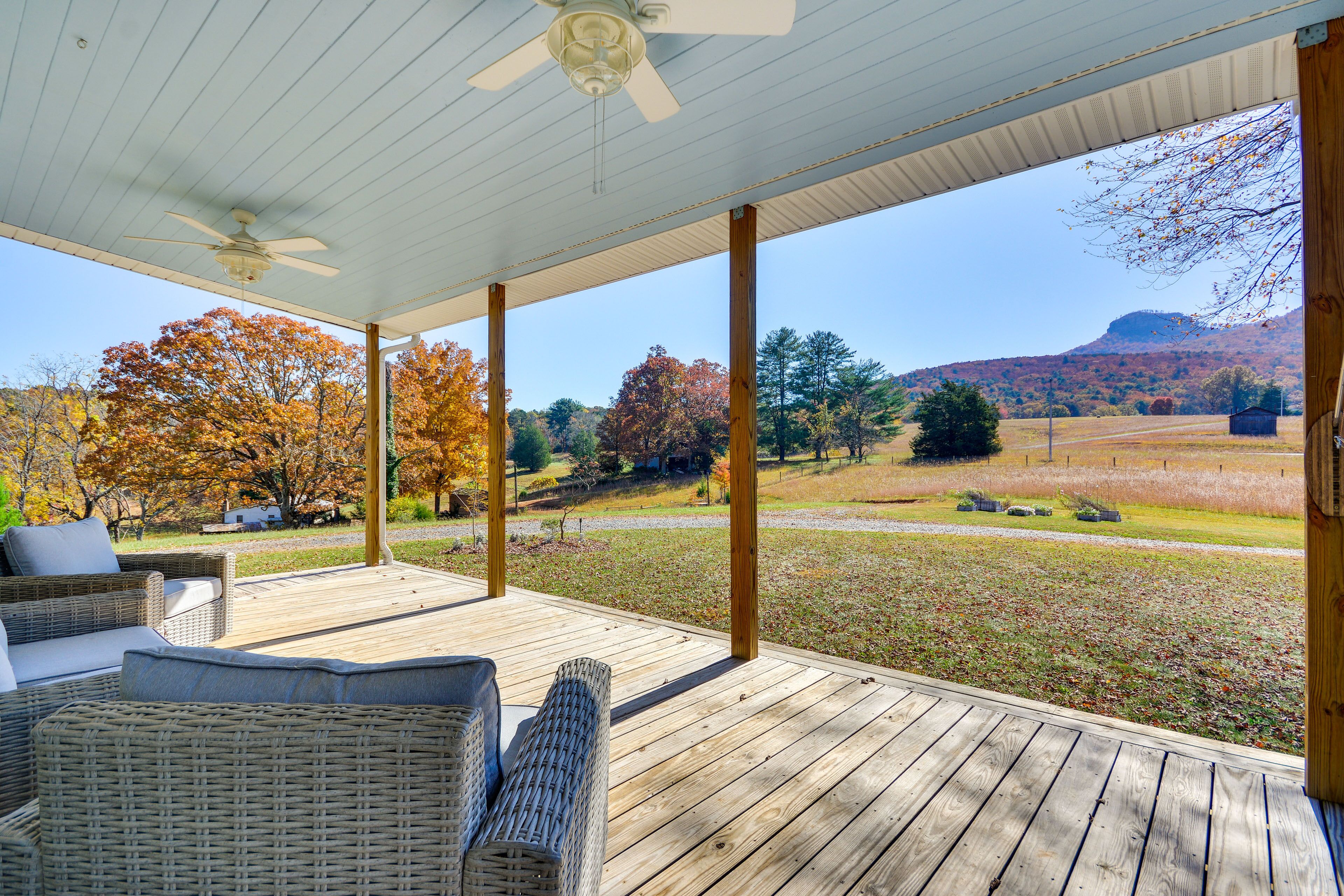 Beautiful Farmhouse w/ Pilot Mtn State Park Views!