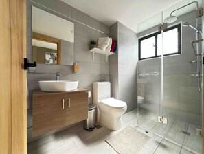 Handtücher, Seife, Toilettenpapier