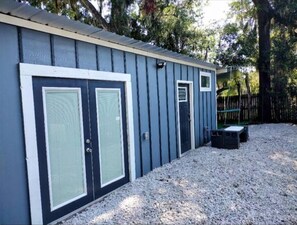 Property grounds - Backyard Guest House Suite (Gainesville)