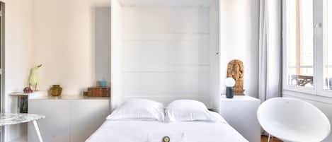 Strykejern/-brett, internettilgang og sengetøy