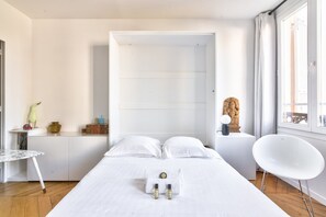 Iron/ironing board, internet, bed sheets