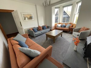 TV connectée, livres, chaßne hi-fi