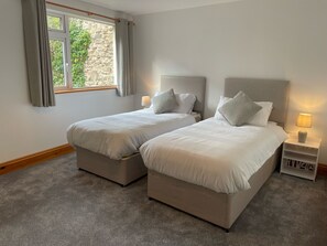 5 chambres, fer et planche à repasser, Wi-Fi gratuit, draps fournis