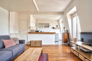 TV - GuestReady - Bright Studio Apt in Beaugrenelle (Paris)