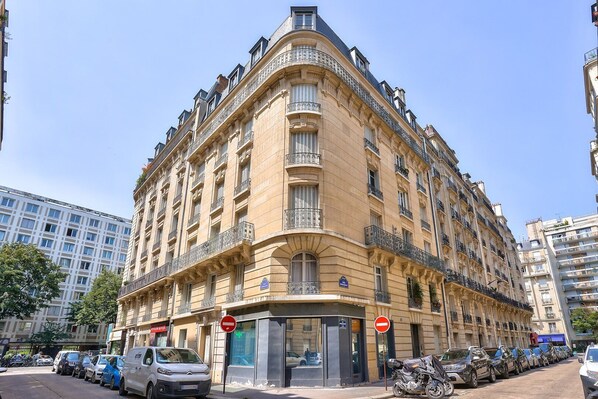 Exterior - GuestReady - Bright Studio Apt in Beaugrenelle (Paris)