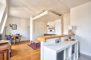 Dining - GuestReady - Bright Studio Apt in Beaugrenelle (Paris)
