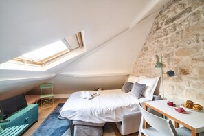 1 chambre, bureau, fer et planche Ă repasser, accĂšs Internet