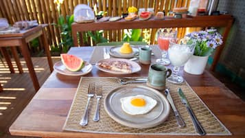 Café da manhã com buffet grátis todos os dias