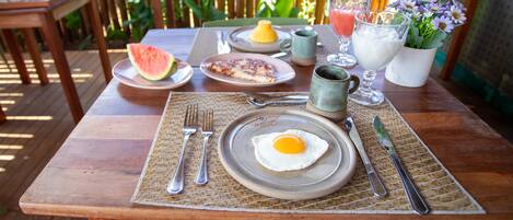 Free daily buffet breakfast