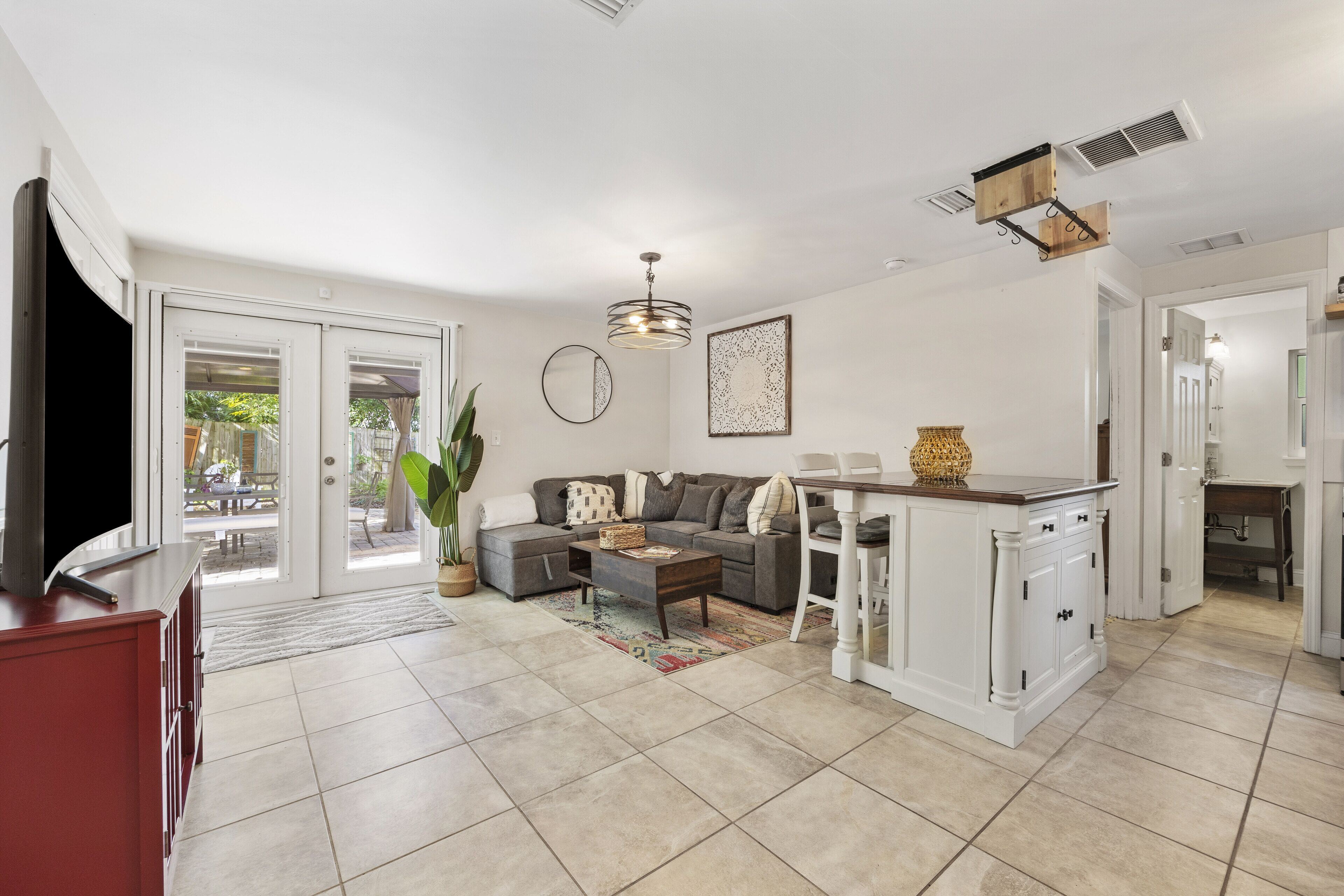 Charming Home in the Heart of Downtown – Walk to Everything, Pet Friendly!
