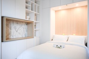 2 slaapkamers, een bureau, een strijkplank/strijkijzer, internet