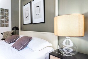 Classic Apartment | 2 bedrooms, iron/ironing board, free WiFi
