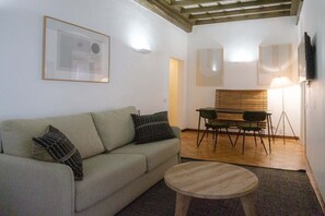 Classic Apartment | Living area | Flat-screen TV - Piazza Navona Charming Apartment (Rome)