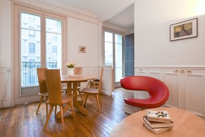 Dining - GuestReady - Bright Apt in the new Quartier Latin (Paris)