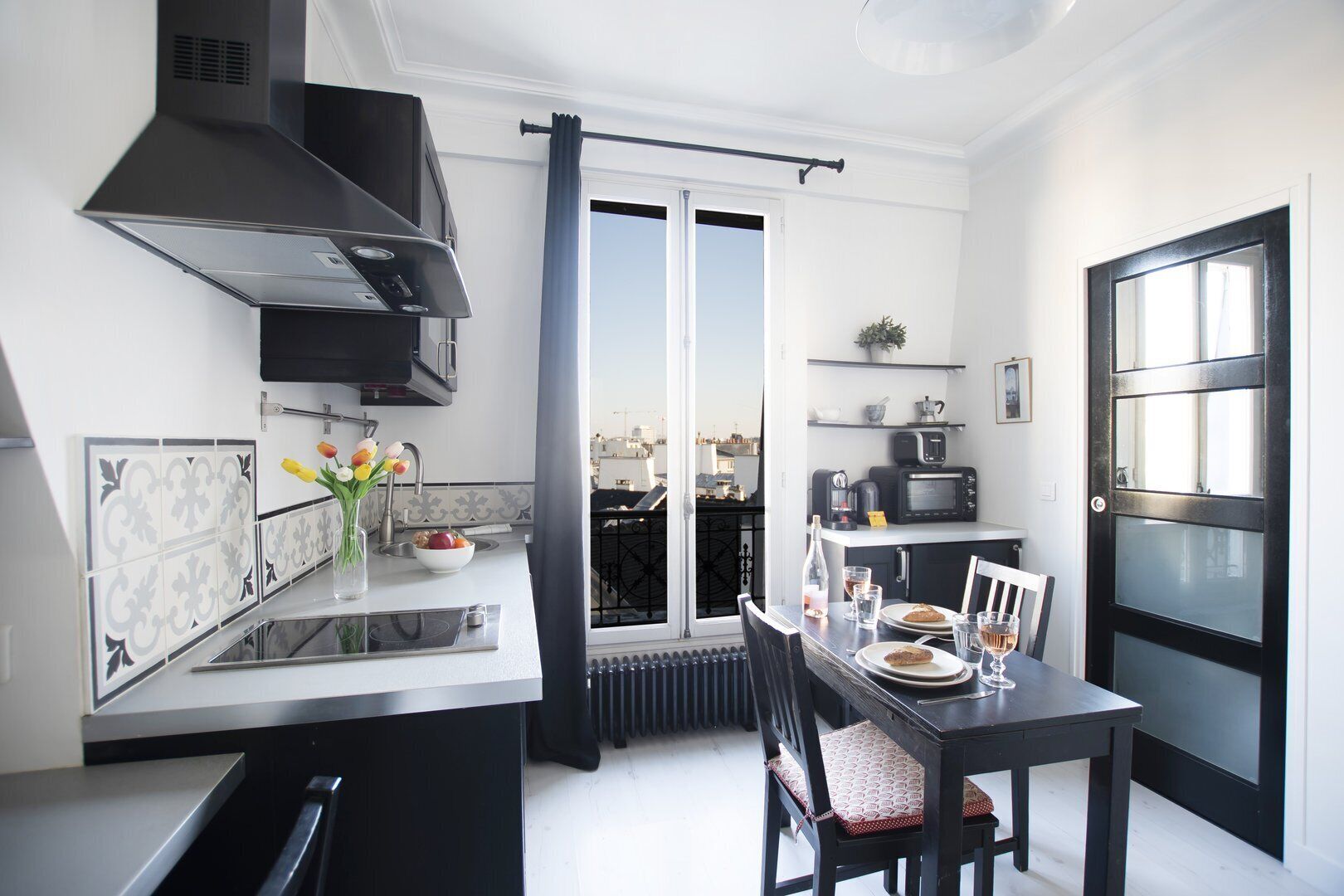 Réfrigérateur, micro-ondes, four, cafetière/bouilloire