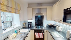 Køleskab, mikrobølgeovn, ovn, kogeplade