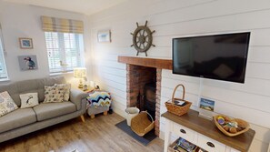 Smart TV, ping pong - Stunning Coastal Cottage - Sleeping 5 in 2 Bedrooms - Pool and Beach Access Included. (Filey)