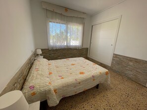 2 slaapkamers, een strijkplank/strijkijzer, gratis wifi