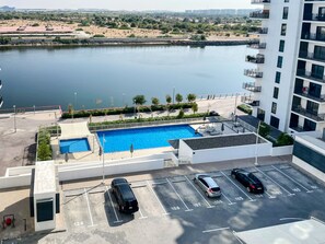 2 albercas al aire libre
