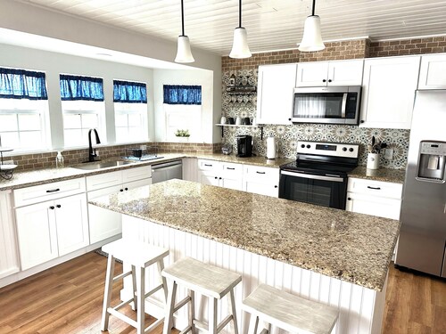 Cozy cottage in peaceful, rural setting, 15min away from public beach on lake