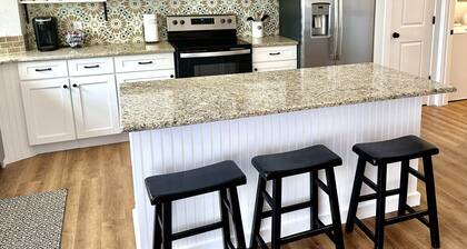 Cozy cottage in peaceful, rural setting, 15min away from public beach on lake