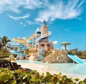Pool - Lovely Beachfront Studio! (Dominicus)