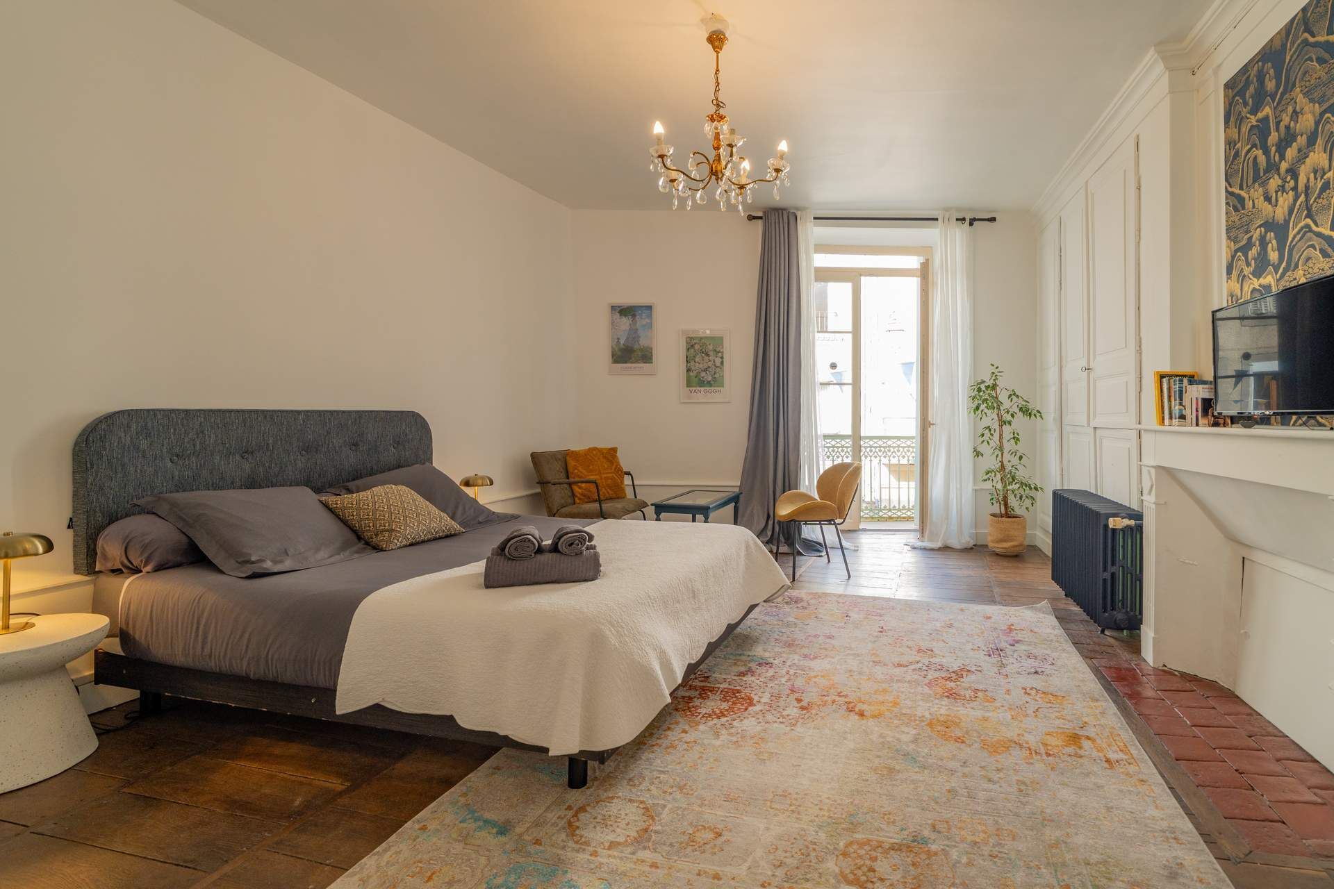 Grand Suite | Desk, laptop workspace, blackout drapes, free WiFi