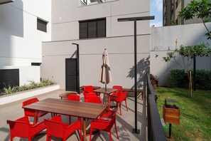 Outdoor dining - Ministro Ferreira Alves (São Paulo)