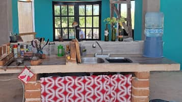 Fridge, oven, dishwasher, cookware/dishes/utensils