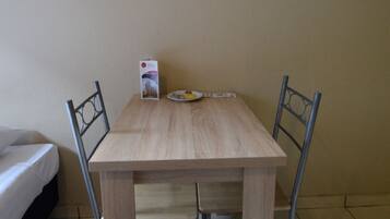 Room, Multiple Bedrooms, Terrace | Dining