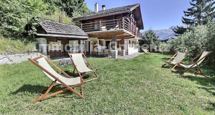Chalet de confort moyen sur 2 étages pour 8 personnes, salon avec cheminée, cuisine séparée avec lav
