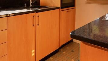 Mikrowelle, Ofen, Herdplatte, Geschirrspüler