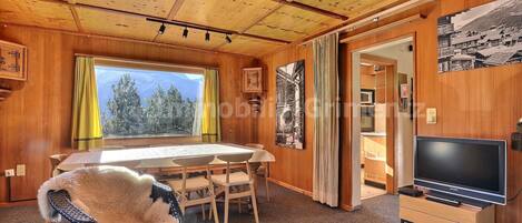 Télévision, cheminée